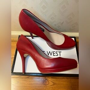 ♥️9Nine West Red Classic Heel Pump Silhouette♥️